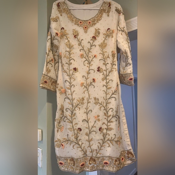 Beautiful pink and blue Pakistani shalwar kameez lehenga - Picture 3 of 4